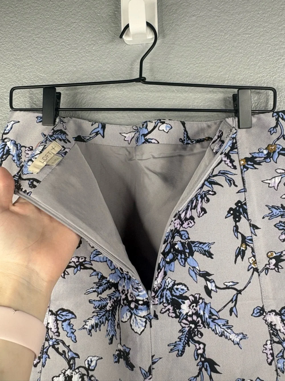 LOFT Grey Pastel Floral Brocade Tapestry Print Mini Skirt - Picture 3 of 6